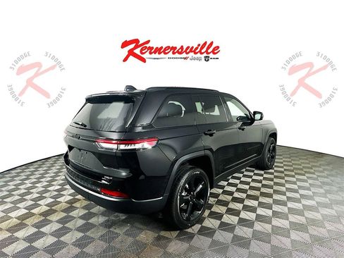 New 2025 Jeep Grand Cherokee Altitude image 7