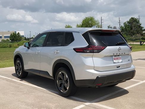 Used 2025 Nissan Rogue SV AWD/4WD image 7