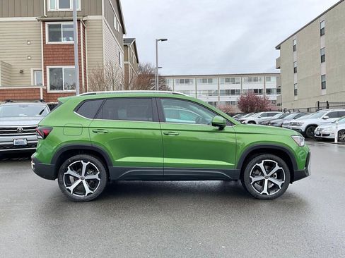 New 2026 Volkswagen Taos SEL image 9