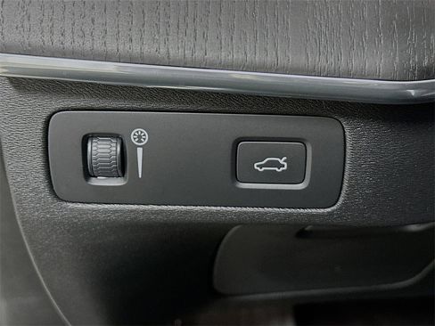 Used 2020 Volvo XC90 T5 Momentum image 11