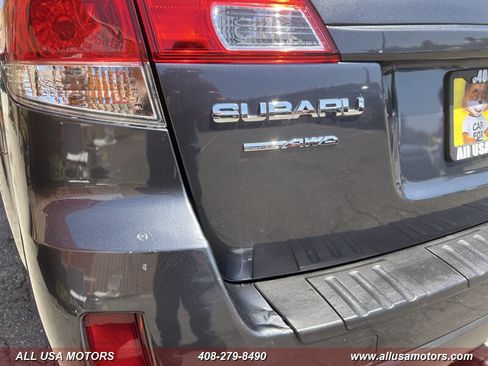 Used 2010 Subaru Outback 2.5i Limited AWD/4WD image 11