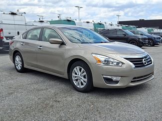 Used 2014 Nissan Altima 2.5 S w/ Sport Value Package FWD video 3