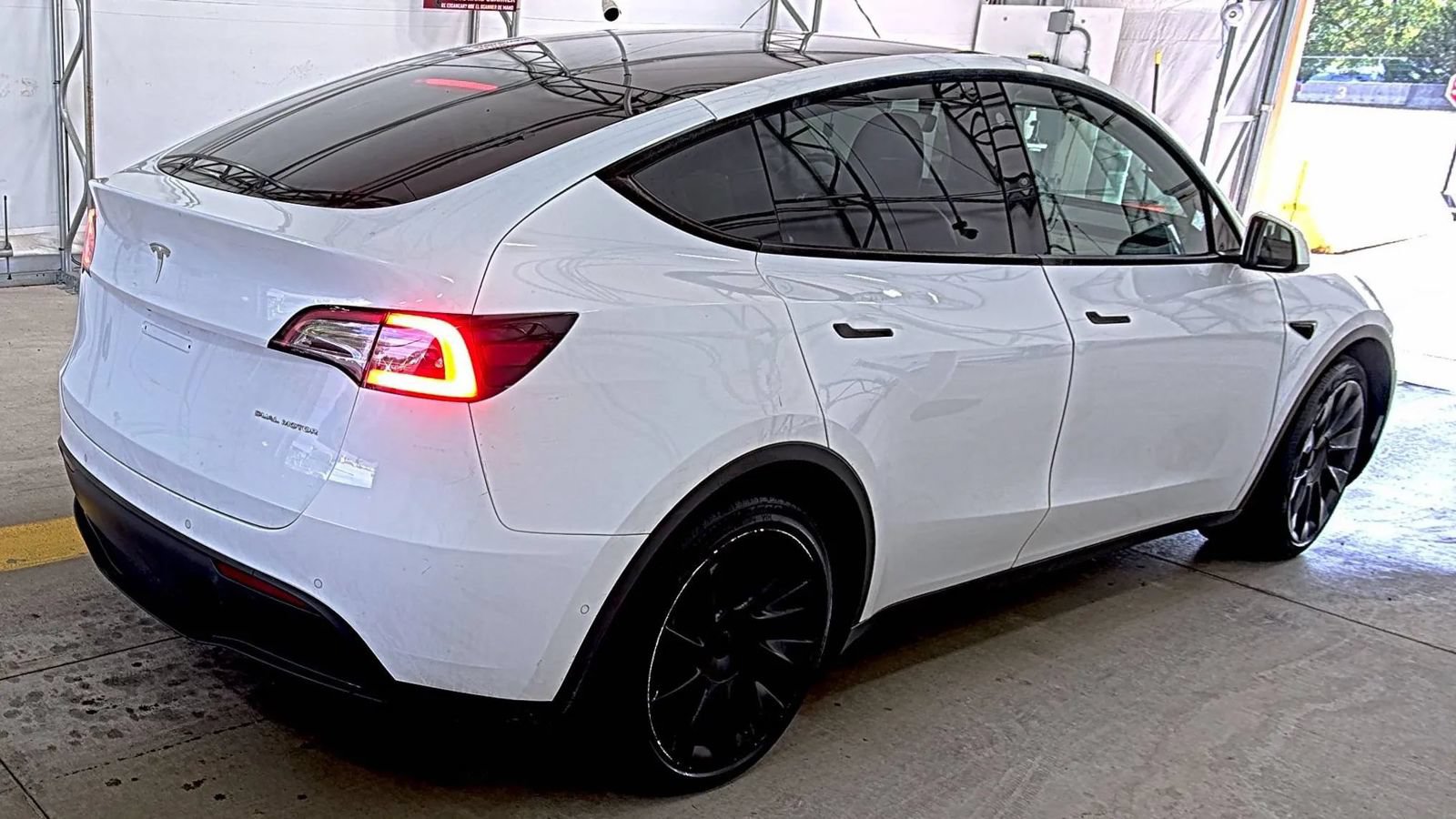 Used 2021 Tesla Model Y Long Range AWD/4WD image 2