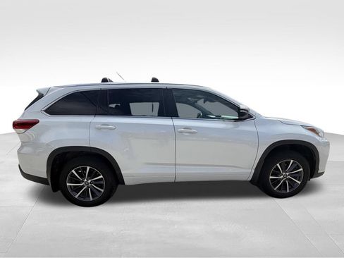 Used 2018 Toyota Highlander XLE AWD/4WD image 6