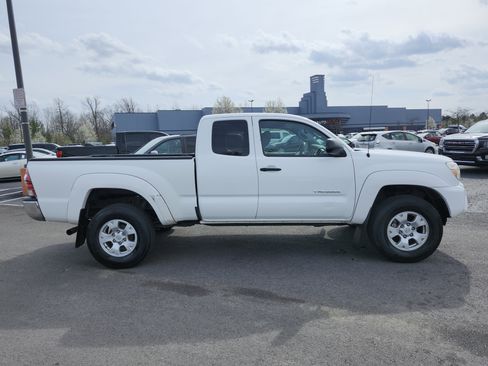 Used 2013 Toyota Tacoma PreRunner w/ SR5 Pkg image 15