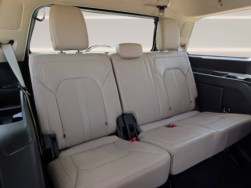 Used 2023 Ford Expedition Limited AWD/4WD image 11