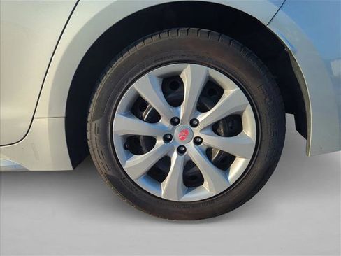 Used 2021 Toyota Corolla LE image 9