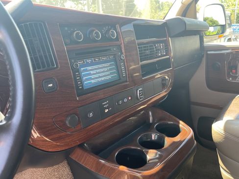 Used 2011 Chevrolet Express 2500 Extended RWD image 25