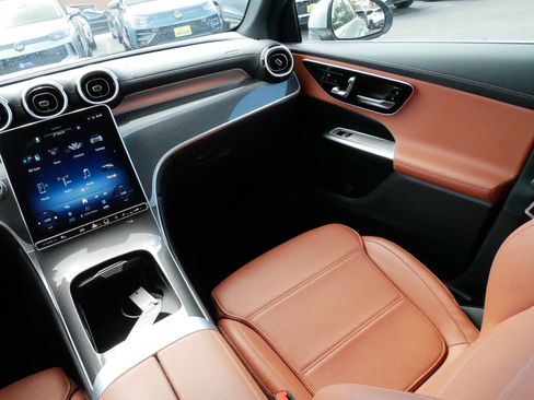 Used 2023 Mercedes-Benz GLC 300 4MATIC image 11