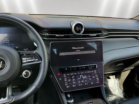 Used 2024 Maserati Grecale Modena AWD/4WD image 9
