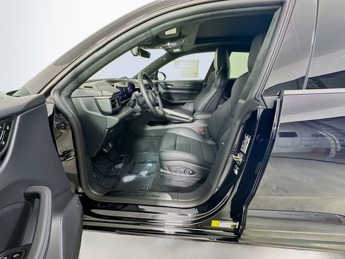 New 2026 Porsche Macan Turbo Electric image 5