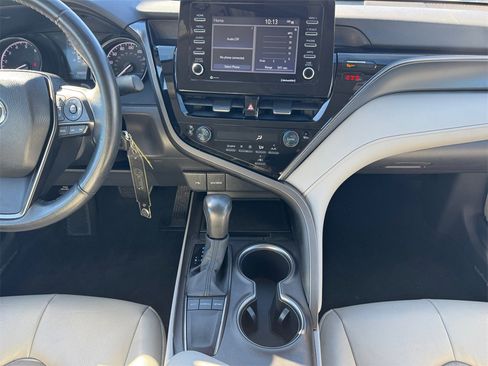 Used 2024 Toyota Camry SE image 11