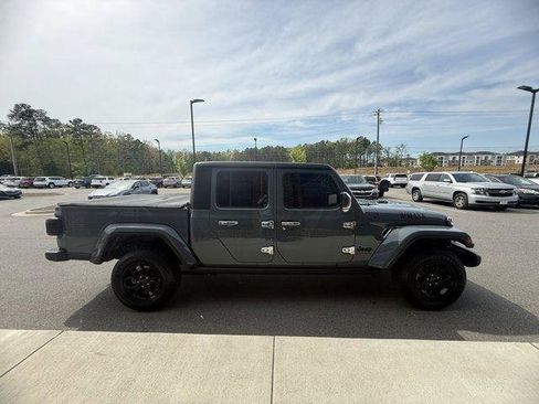 Used 2024 Jeep Gladiator Sport AWD/4WD image 8