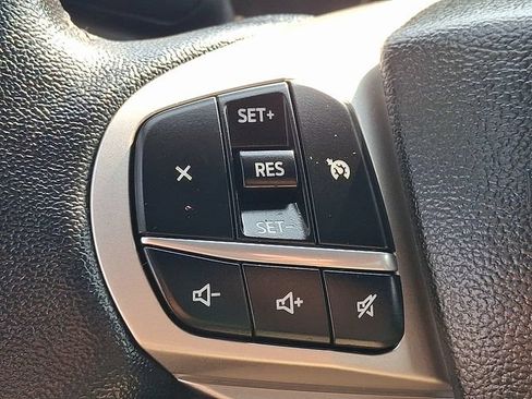 Used 2023 Ford Explorer XLT AWD/4WD image 21