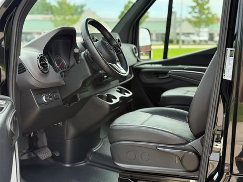 Used 2024 Mercedes-Benz Sprinter 2500 image 10
