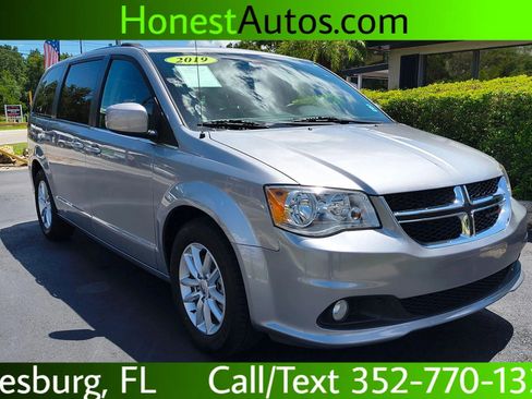 Used 2019 Dodge Grand Caravan SXT image 1