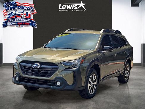 Used 2025 Subaru Outback Premium AWD/4WD image 1