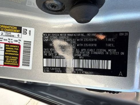 Used 2021 Toyota Highlander XLE AWD/4WD image 34