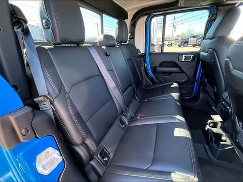 New 2026 Jeep Gladiator Sport AWD/4WD image 18