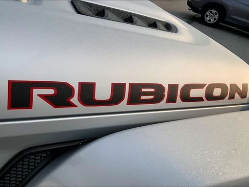 Used 2022 Jeep Gladiator Rubicon w/ LED Lighting Group AWD/4WD image 10