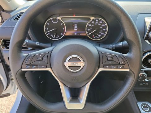 Used 2025 Nissan Sentra SV image 17