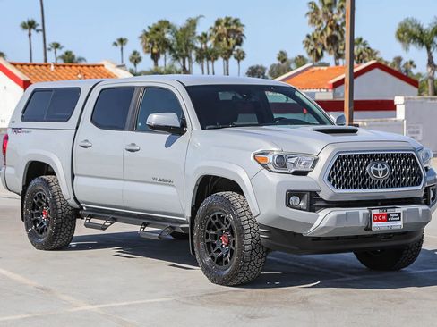 Certified 2019 Toyota Tacoma TRD Sport w/ Technology Package image 4