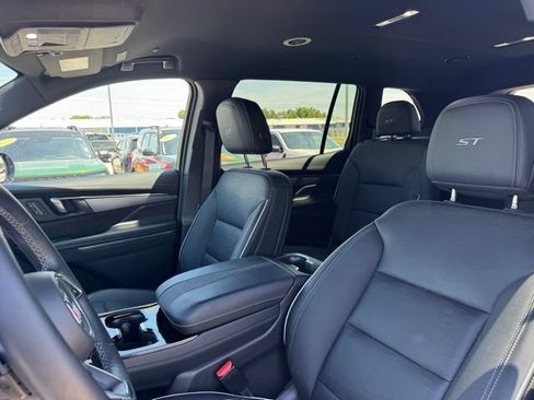 Used 2025 Buick Enclave Sport Touring AWD/4WD image 24