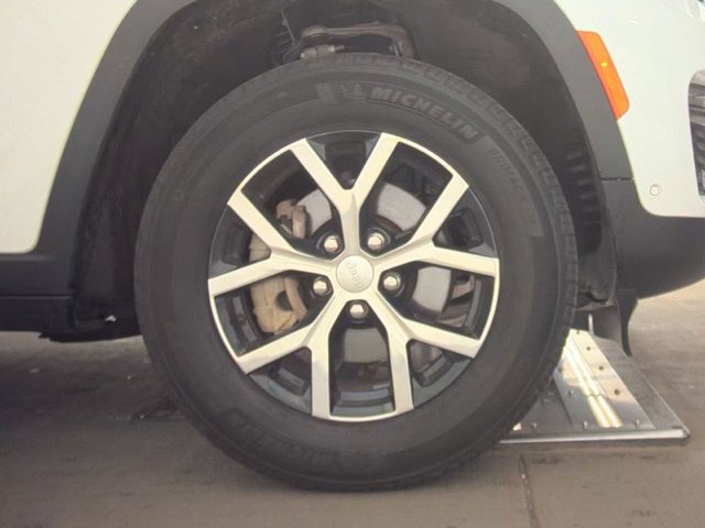 Used 2024 Jeep Grand Cherokee Limited w/ Luxury Tech Group II AWD/4WD image 19