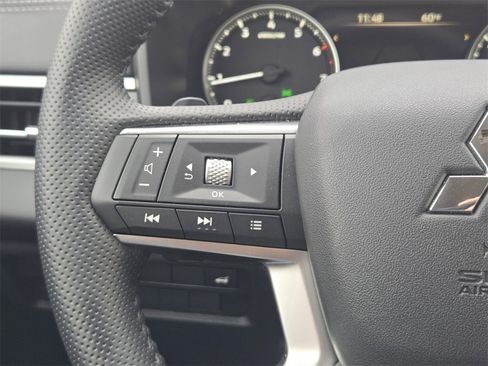 Used 2025 Mitsubishi Outlander SE image 23
