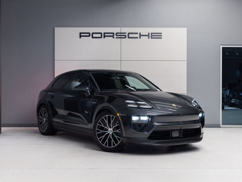 Certified 2025 Porsche Macan Electric RWD image 9