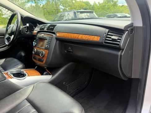 Used 2009 Mercedes-Benz R 350 4MATIC image 12