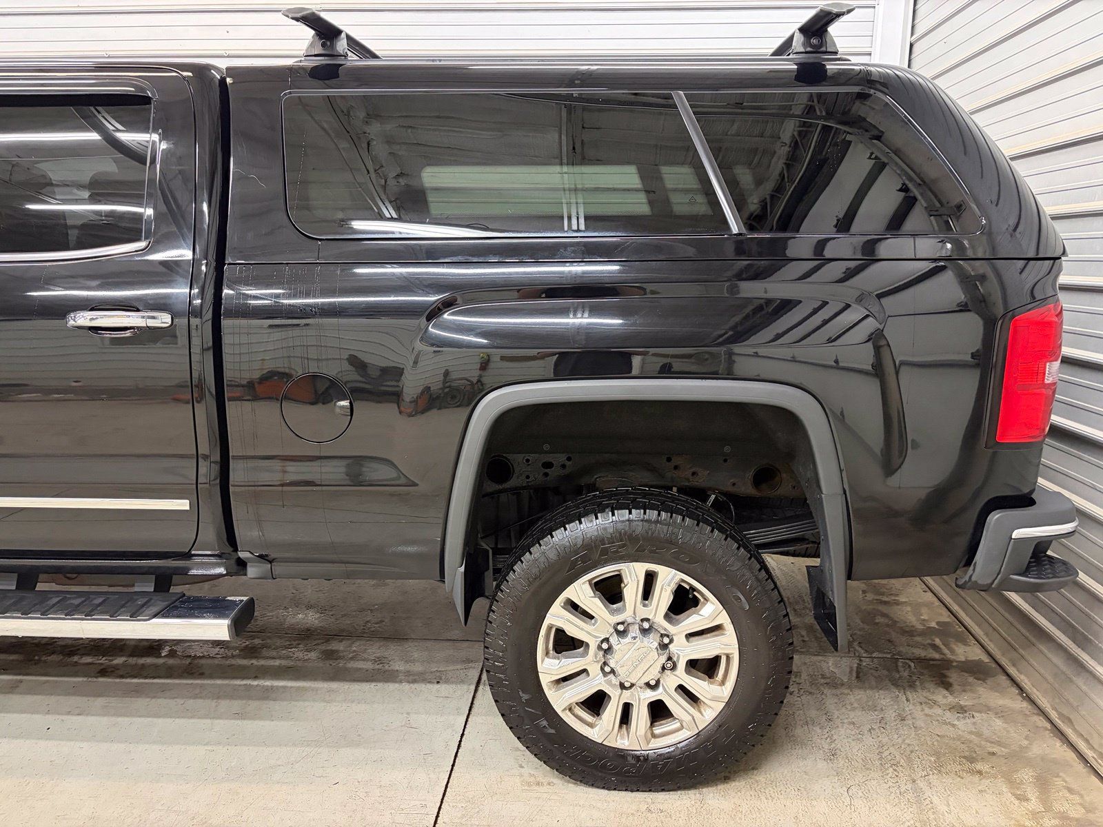 Used 2019 GMC Sierra 2500 SLT w/ Duramax Plus Package AWD/4WD image 5