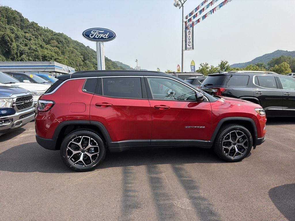Used 2025 Jeep Compass Limited AWD/4WD image 3