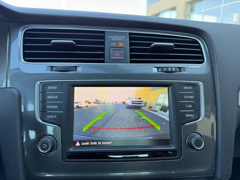 Used 2016 Volkswagen e-Golf SE image 28