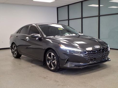 Used 2021 Hyundai Elantra Limited image 3