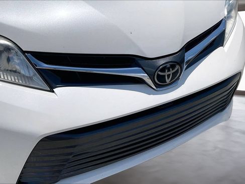 Used 2020 Toyota Sienna XLE Premium AWD/4WD image 33