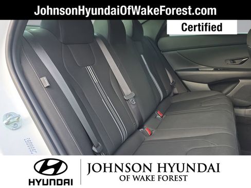 Certified 2025 Hyundai Elantra SEL image 19