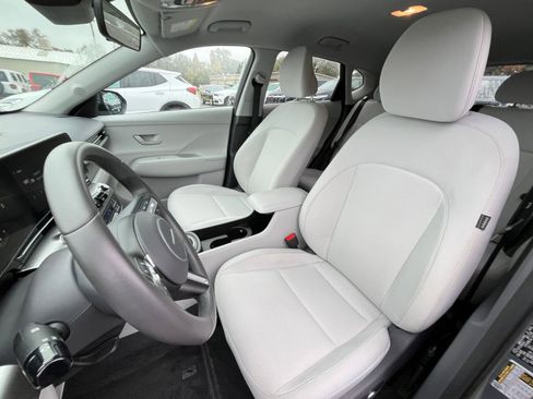 Used 2025 Hyundai Kona SEL image 36