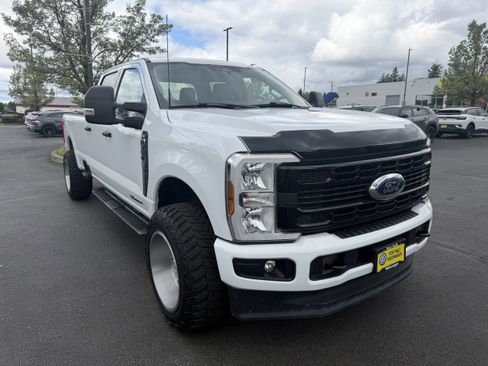 Used 2024 Ford F350 XLT AWD/4WD image 2