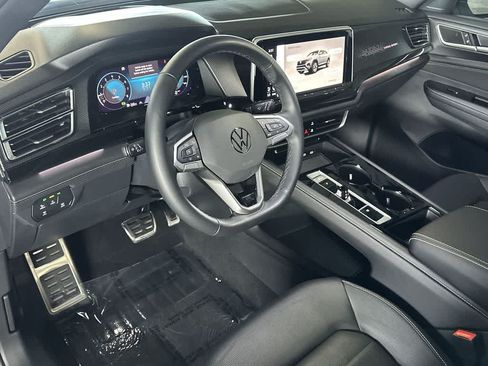 Used 2025 Volkswagen Atlas Cross Sport SEL R-Line AWD/4WD image 13