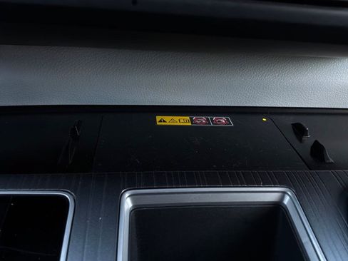 Used 2025 Toyota Sienna XLE FWD image 30