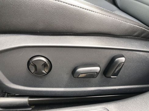 Used 2025 Volkswagen Jetta SE FWD image 19