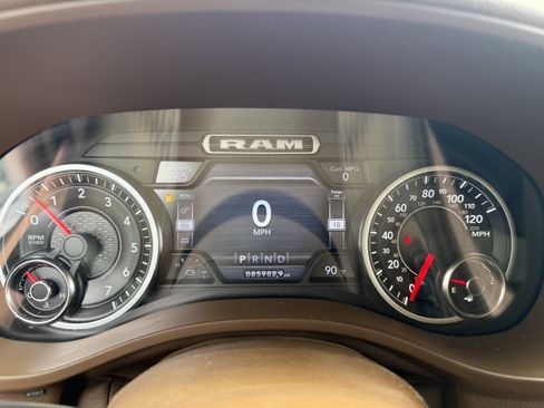 Used 2019 RAM 1500 Laramie RWD image 44