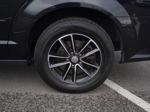 Used 2017 Dodge Grand Caravan GT image 39