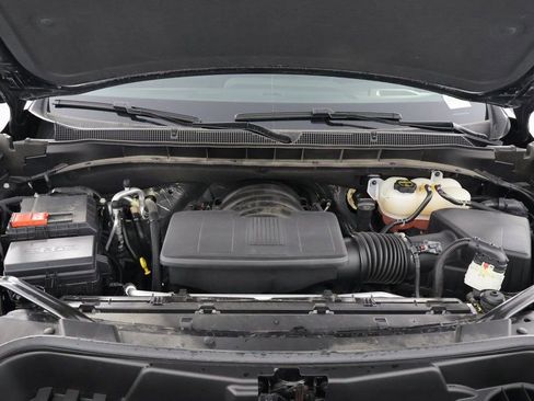 Used 2025 Chevrolet Suburban LT RWD image 14