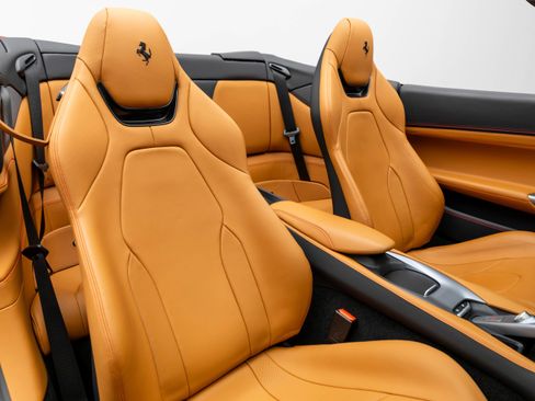 Used 2019 Ferrari Portofino image 58