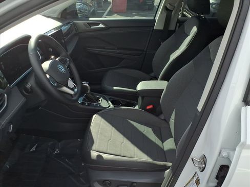 New 2026 Volkswagen Taos SE image 11