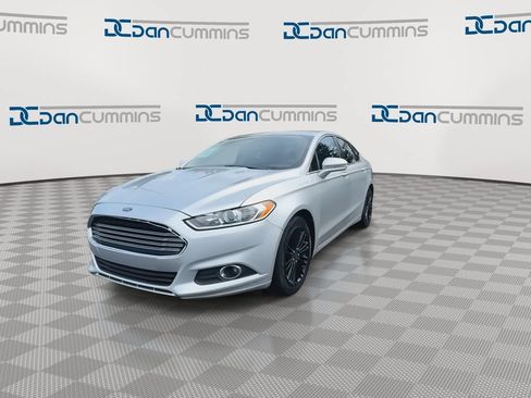 Used 2016 Ford Fusion SE w/ Equipment Group 202A FWD image 4