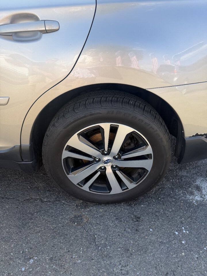 Used 2018 Subaru Outback 3.6R Limited AWD/4WD image 18
