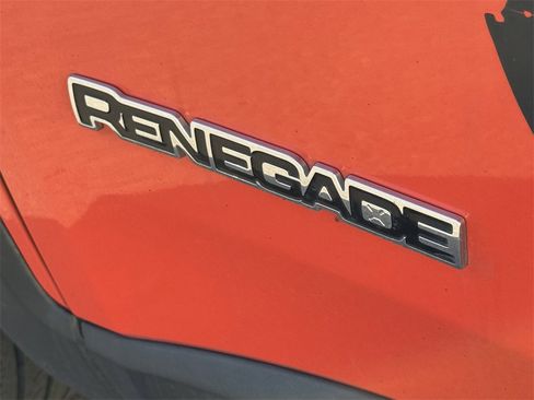 Used 2016 Jeep Renegade Latitude image 8